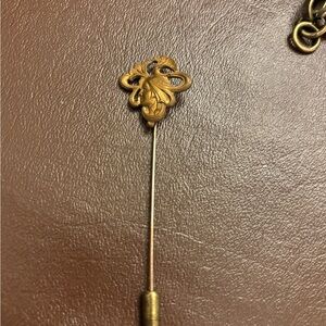 Elegant Gold Brooch Pin